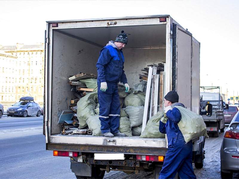 Вывоз мусора из квартиры Газелью с грузчиками Москва картинка