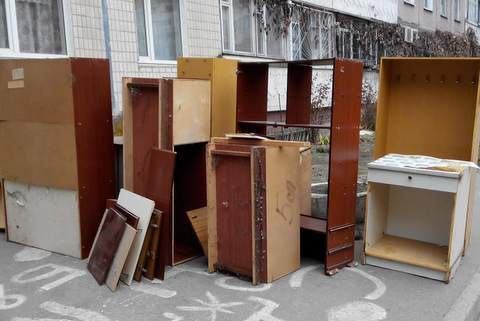 Вывоз старой мебели из квартиры в Москве картинка